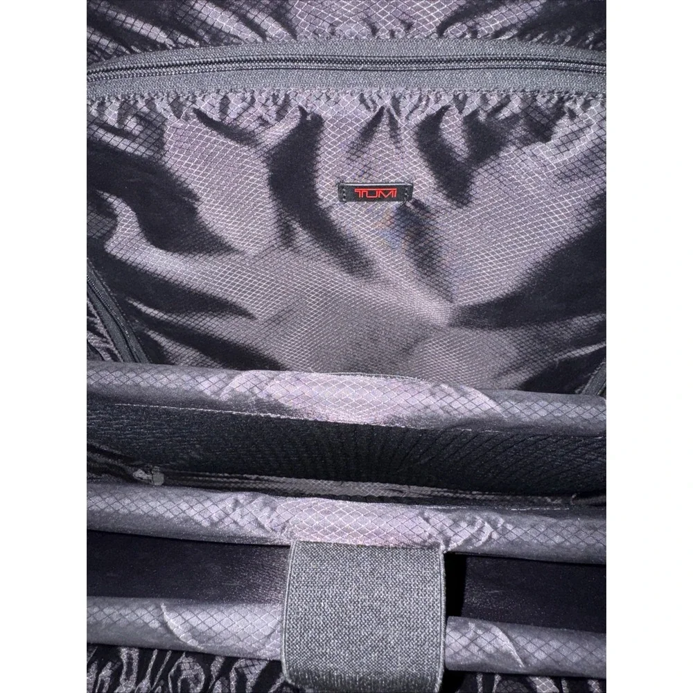 Tumi size carry